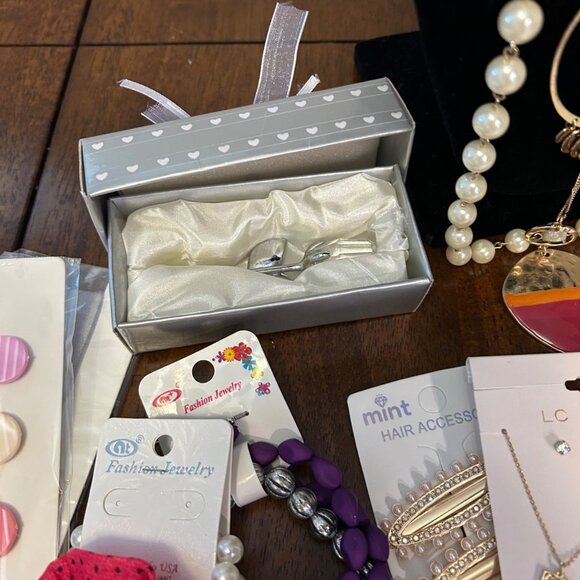 70-Piece Costume Jewelry Lot Charms Necklaces, Earrings Brooches Barrettes - Picture 5 of 16